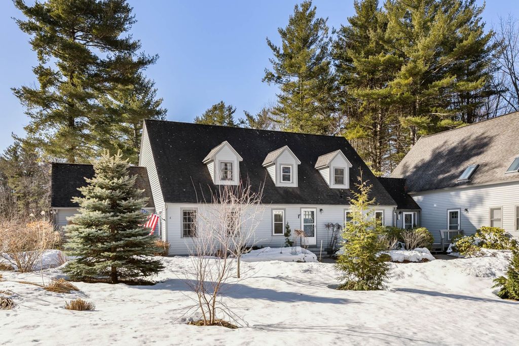 Photo of 5 Glengarry Drive #5, Stratham, NH 03885 (MLS # 5079712)