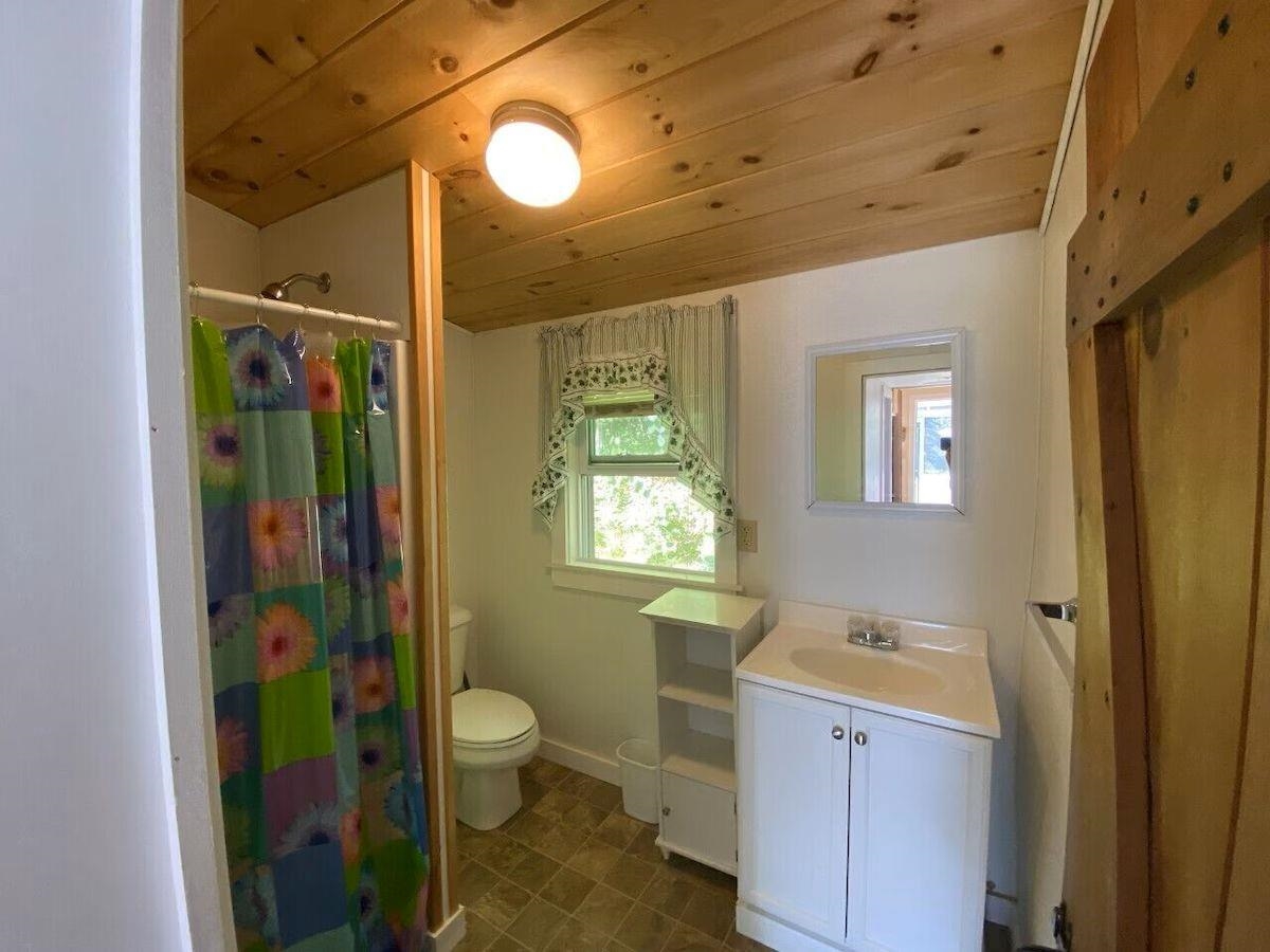 Salisbury, Vermont 05769, United States, 2 Bedrooms Bedrooms, ,1 BathroomBathrooms,Residential,Active,133064