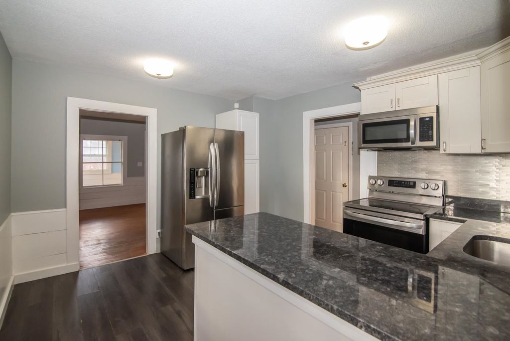 Photo of 10 Auburn Road, Londonderry, NH 03053 (MLS # 5069817)