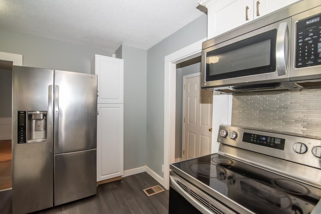 Photo of 10 Auburn Road, Londonderry, NH 03053 (MLS # 5069817)