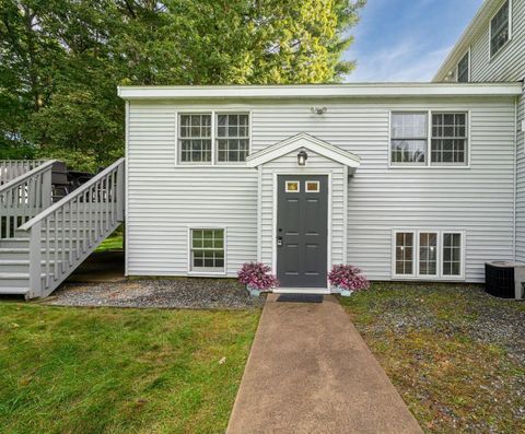 Photo of 35 Robin Drive, Hudson, NH 03051 (MLS # 5063936) Photo of 35 Robin Drive, Hudson, NH 03051 (MLS # 5063936)