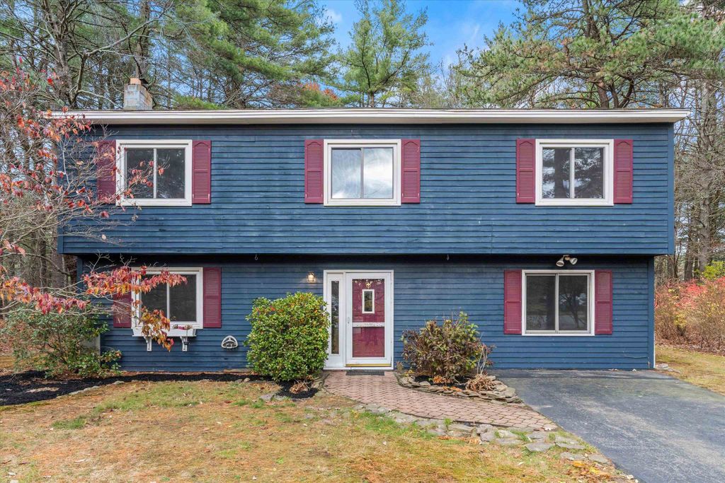 Photo of 8 Iroquois Circle, Londonderry, NH 03053 (MLS # 5069517)