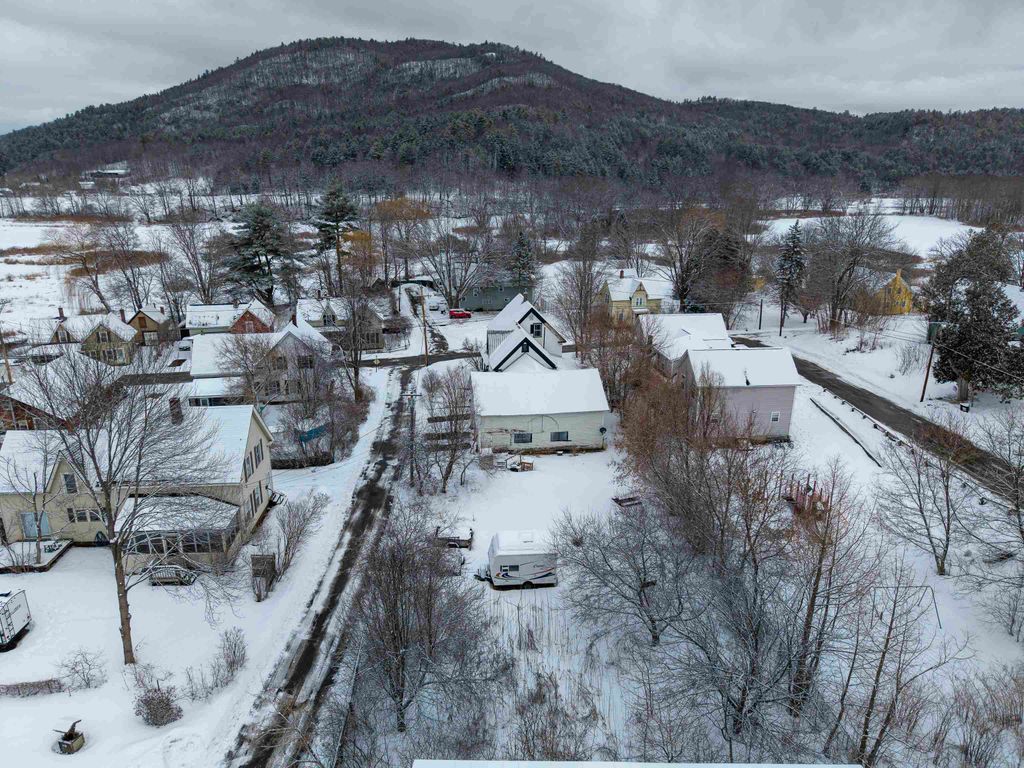 Photo of 41 Ammonoosuc Street, Haverhill, NH 03785 (MLS # 5079606)