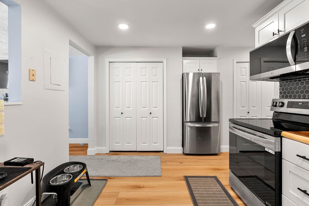 Photo of 555 Calef Road #4, Manchester, NH 03103 (MLS # 5078769)