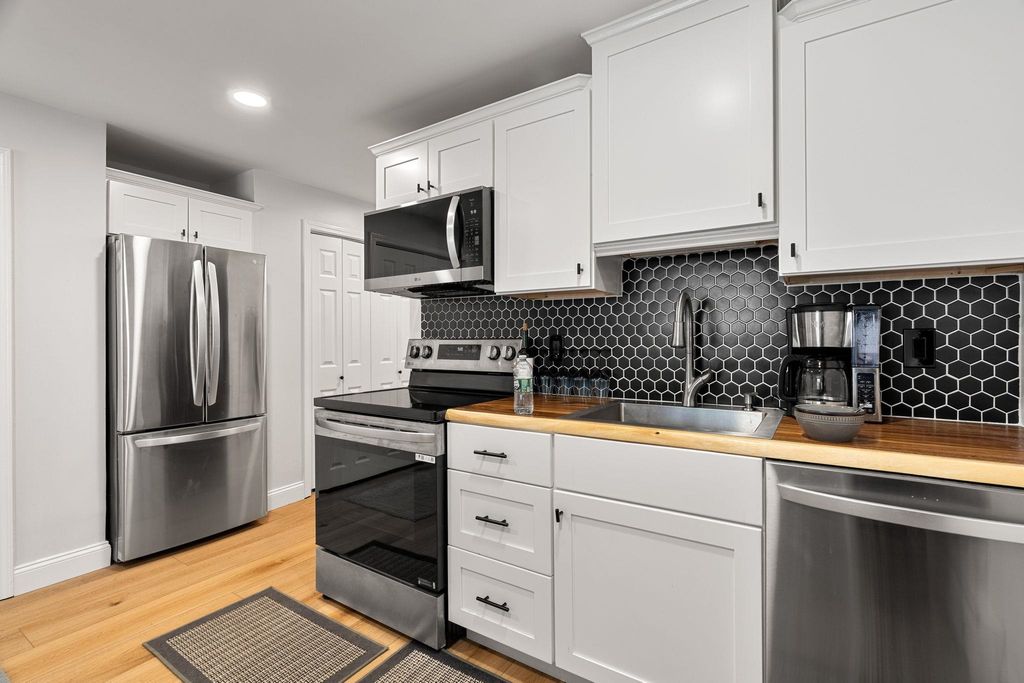 Photo of 555 Calef Road #4, Manchester, NH 03103 (MLS # 5078769)