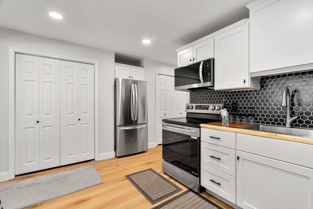 Photo of 555 Calef Road #4, Manchester, NH 03103 (MLS # 5078769)