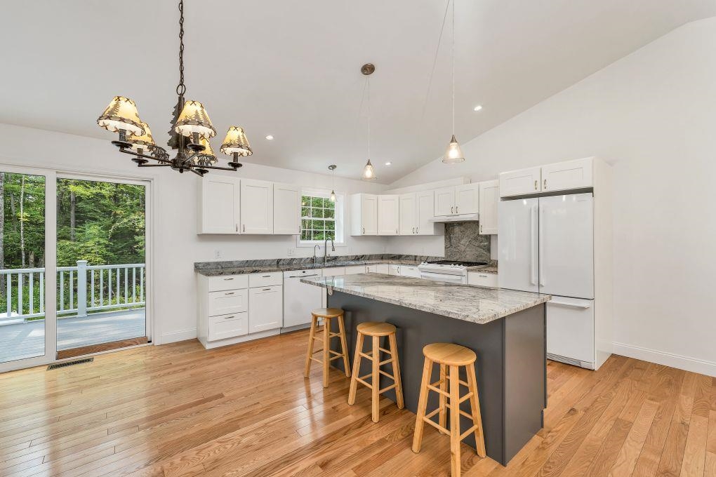 Alton, New Hampshire 03809, United States, 3 Bedrooms Bedrooms, ,2 BathroomsBathrooms,Residential,Active,186118