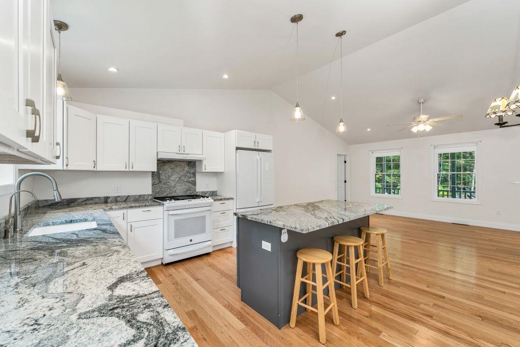 Alton, New Hampshire 03809, United States, 3 Bedrooms Bedrooms, ,2 BathroomsBathrooms,Residential,Active,186118