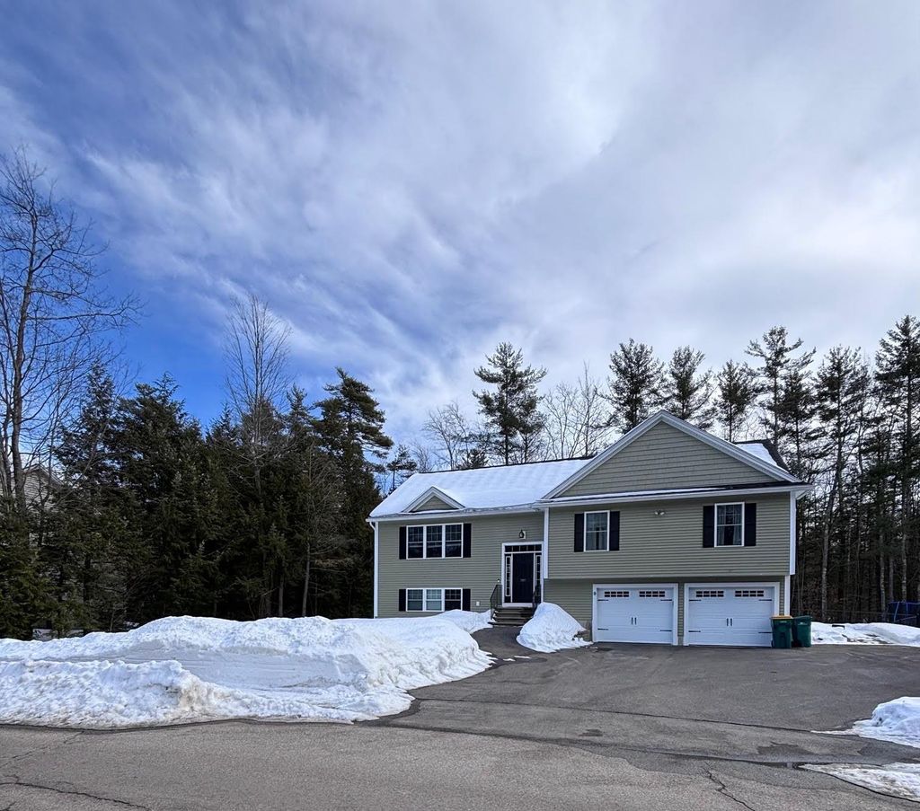 Photo of 9 Jay Way, Rochester, NH 03868 (MLS # 5077435)