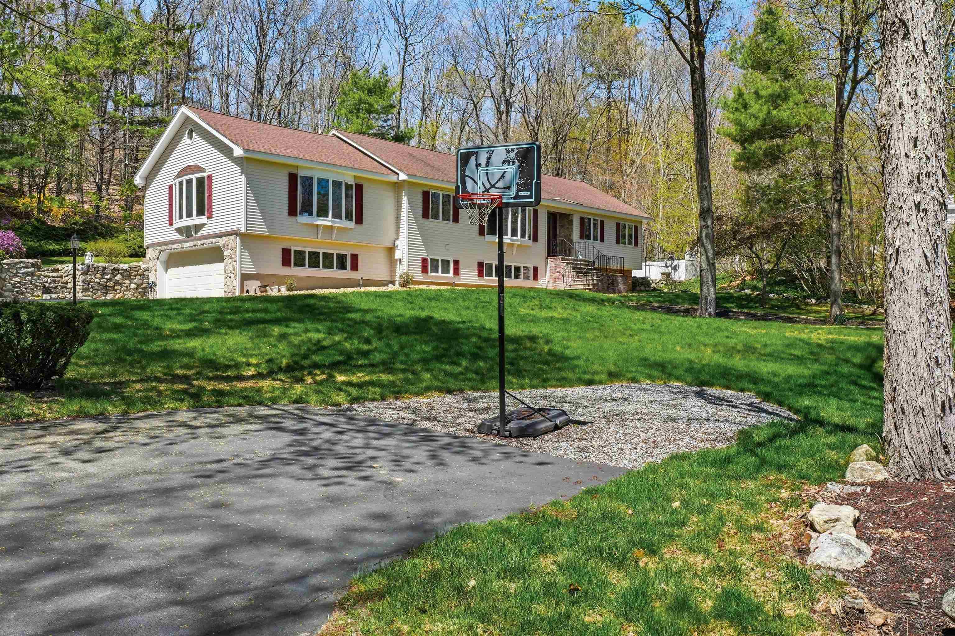 11 Oriole Road