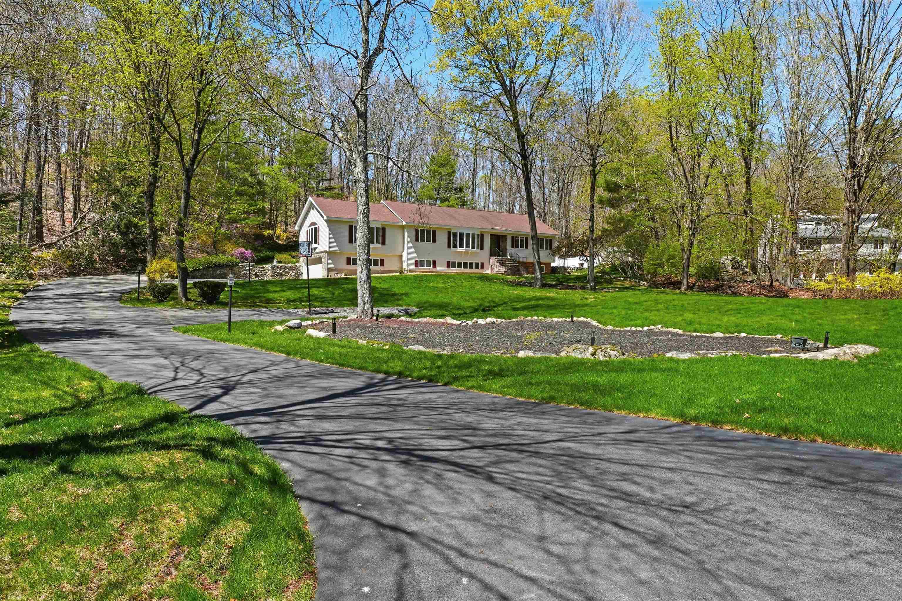 11 Oriole Road