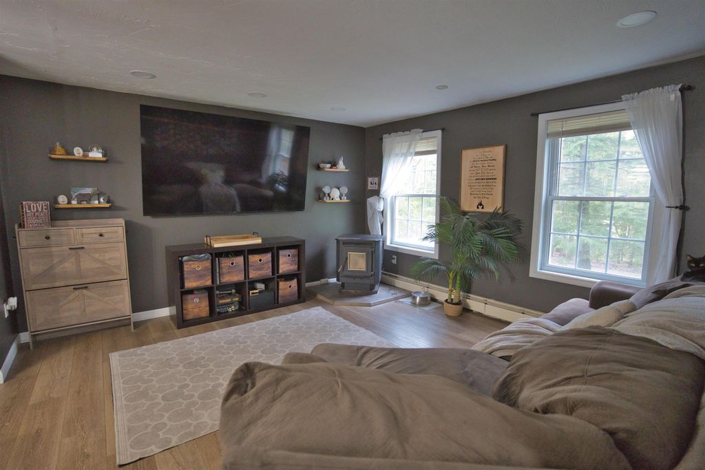 Photo of 6 Friar Tuck Road, Canterbury, NH 03224 (MLS # 5089814)