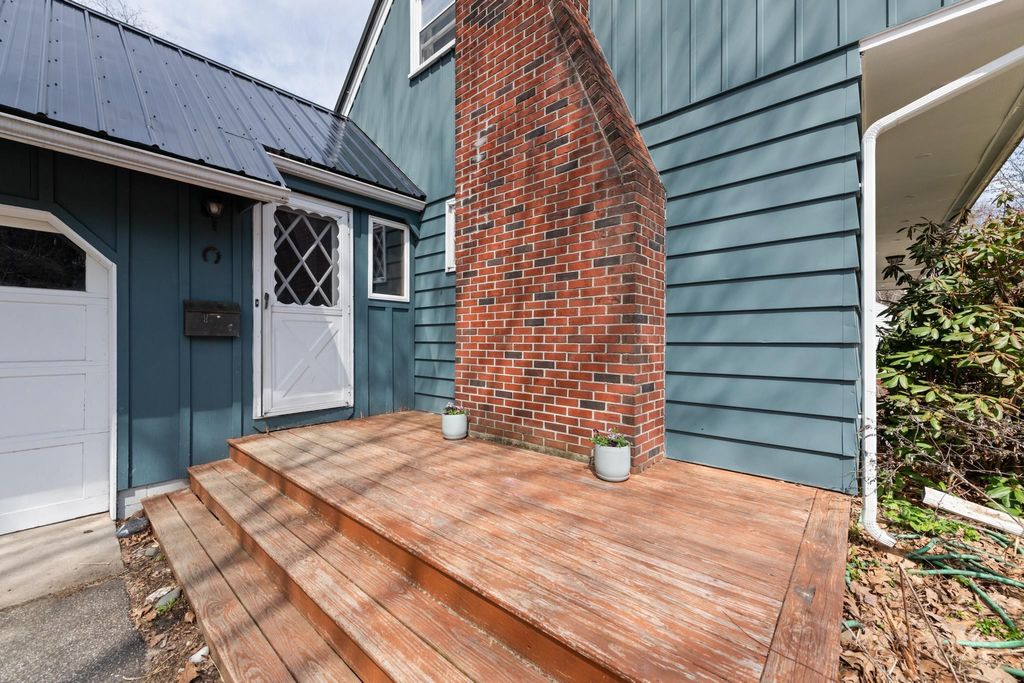 Photo of 1 Langdon Park Road, Plymouth, NH 03264 (MLS # 5084999)