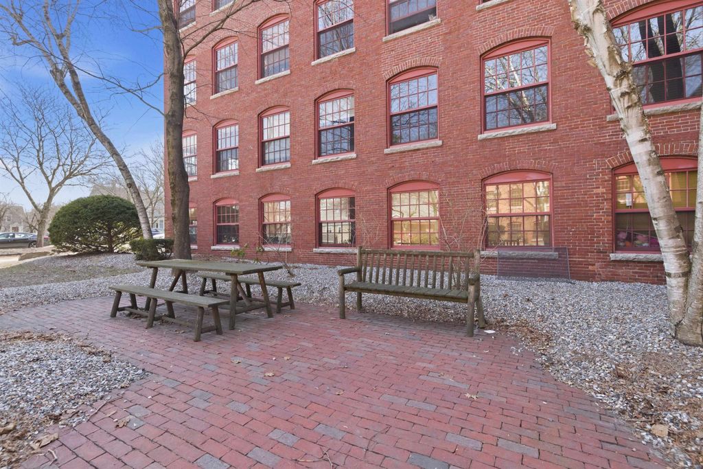 Photo of 335 Cypress Street #3J, Manchester, NH 03103 (MLS # 5083674)