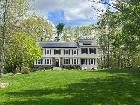 11 Village Brook Lane Derry NH 03038