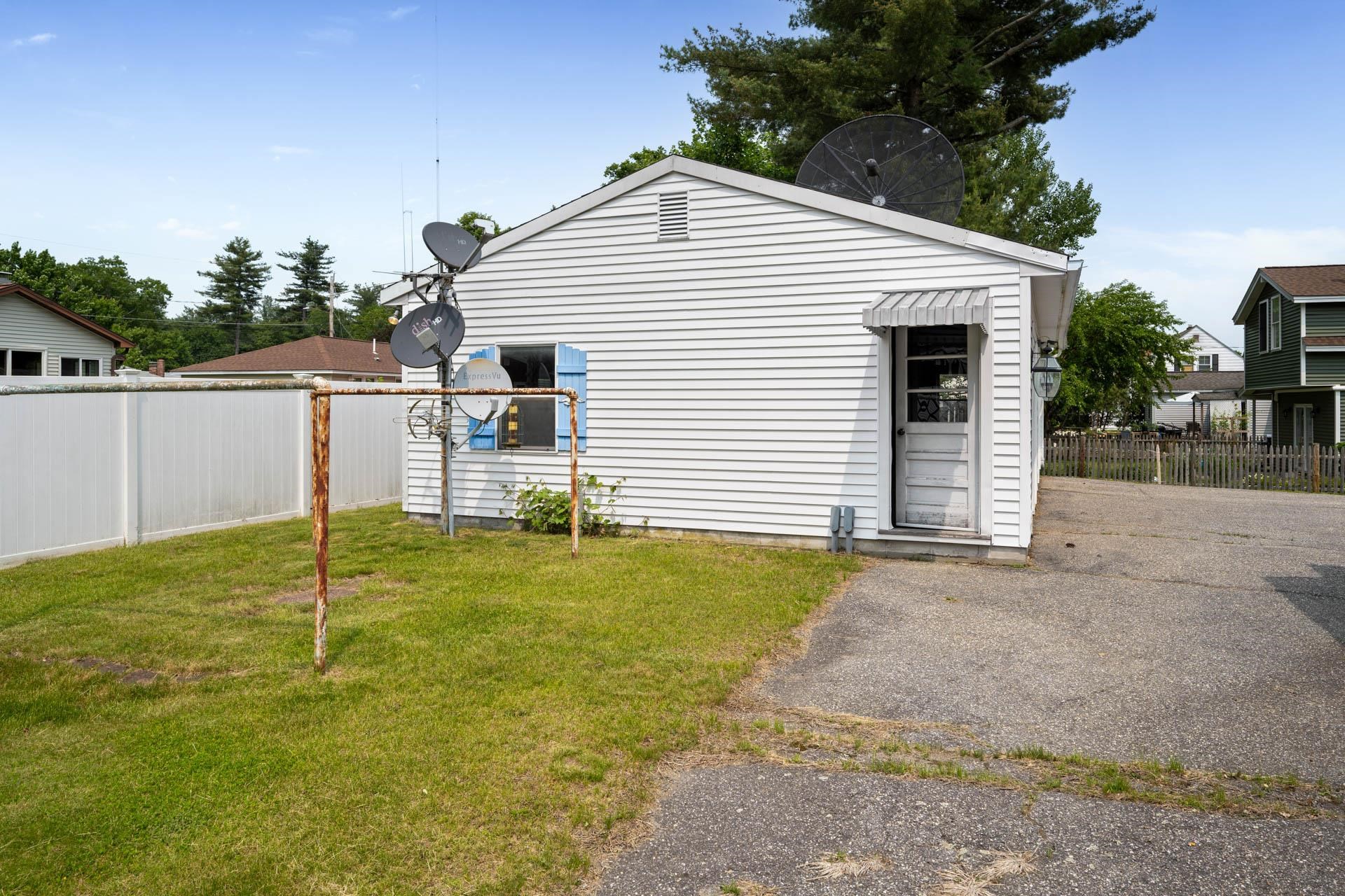 Nashua, New Hampshire 03064, United States, 3 Bedrooms Bedrooms, ,2 BathroomsBathrooms,Residential,Pending,145377