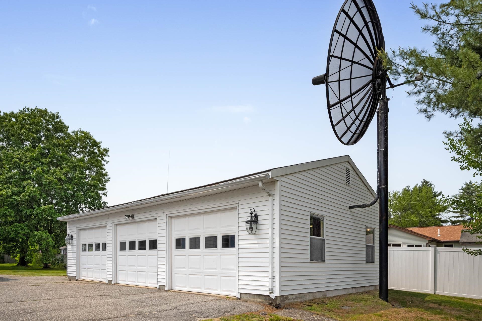 Nashua, New Hampshire 03064, United States, 3 Bedrooms Bedrooms, ,2 BathroomsBathrooms,Residential,Pending,145377