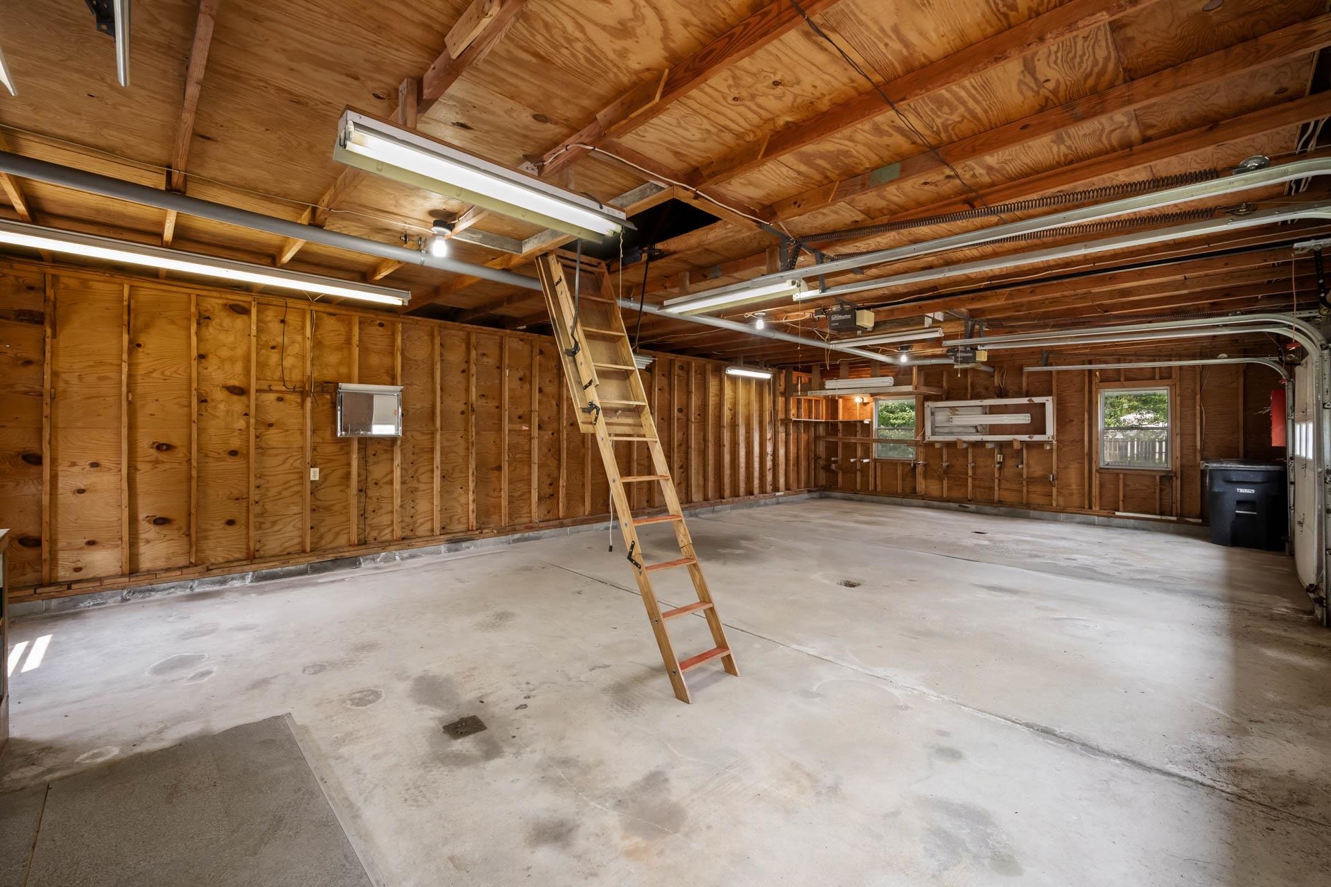 Nashua, New Hampshire 03064, United States, 3 Bedrooms Bedrooms, ,2 BathroomsBathrooms,Residential,Pending,145377