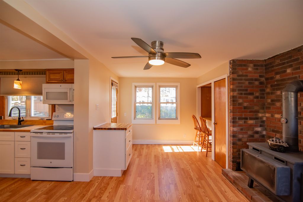 Photo of 140 Elgin Avenue, Manchester, NH 03104 (MLS # 5067681)