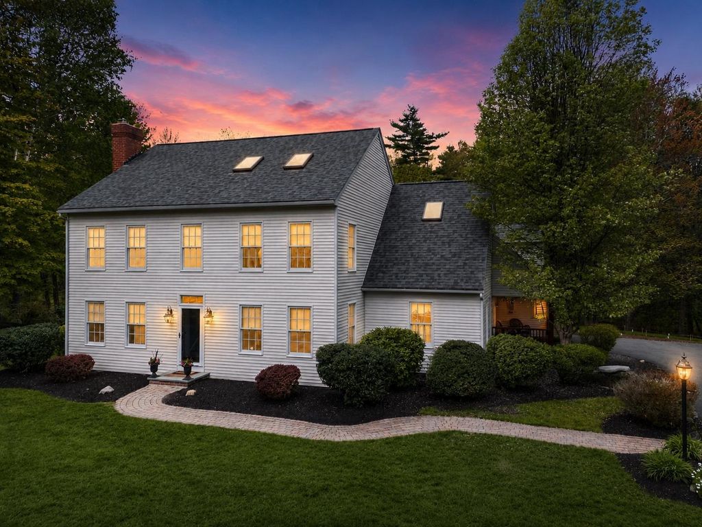 Photo of 19 Bonnies Way, Hampstead, NH 03841 (MLS # 5088788)