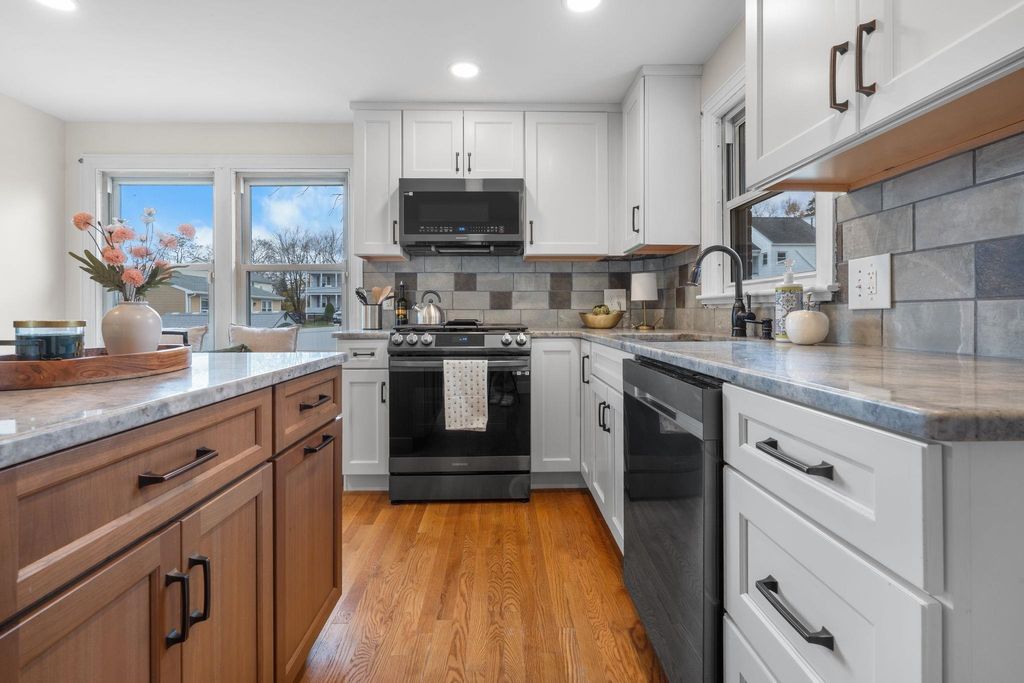 Photo of 47 Rosedale Avenue, Manchester, NH 03103 (MLS # 5069635)