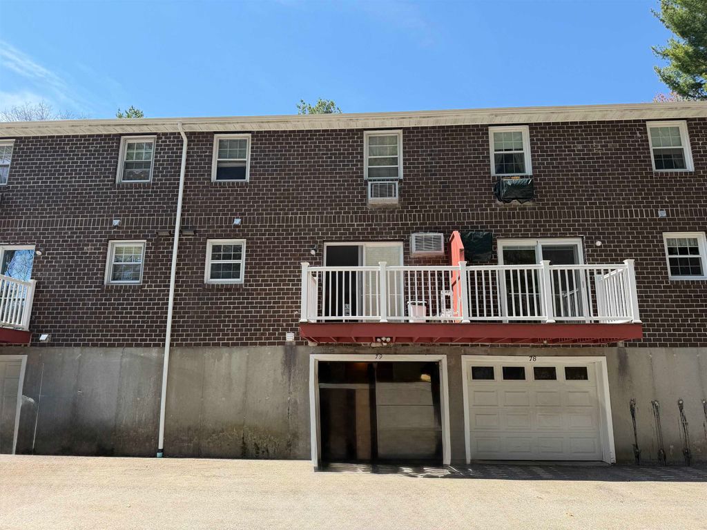 Photo of 79 Oakridge Drive, Londonderry, NH 01844 (MLS # 5086912)