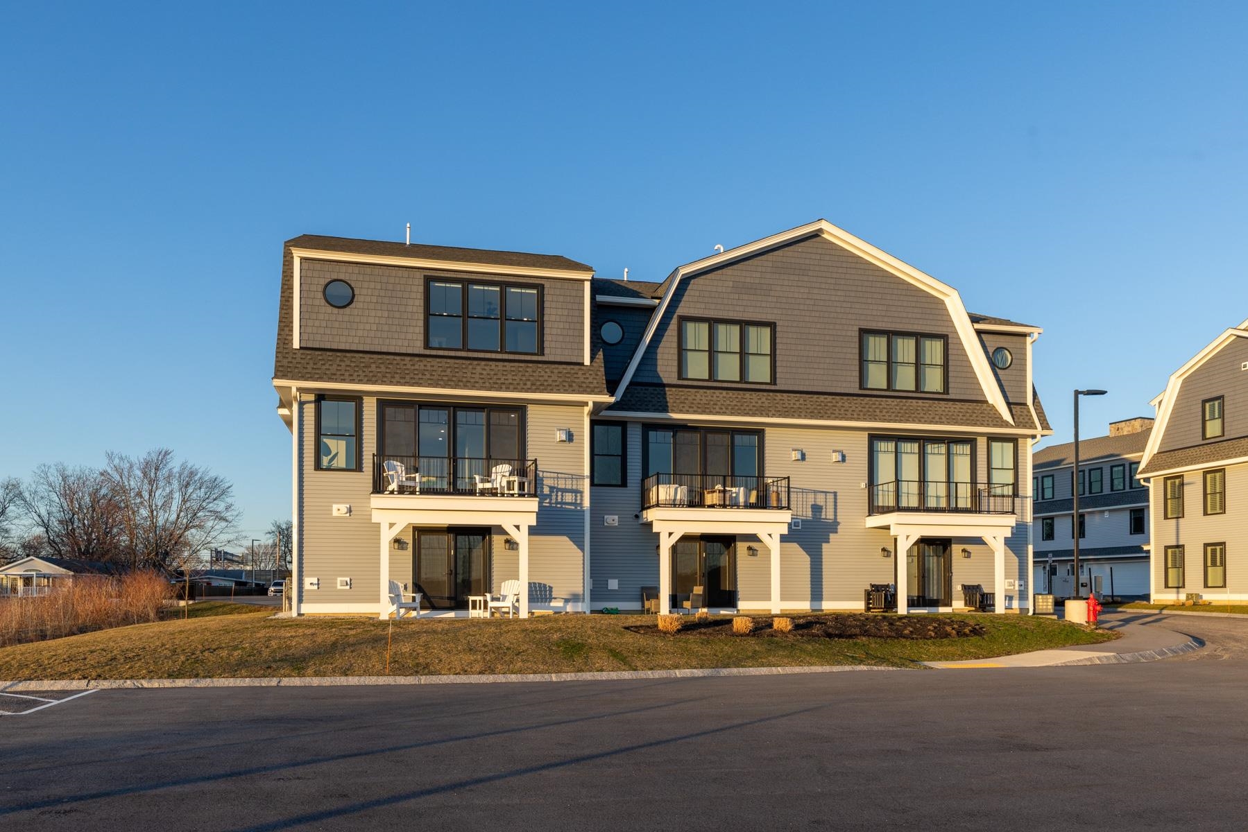 33 LITTLE BAY Drive