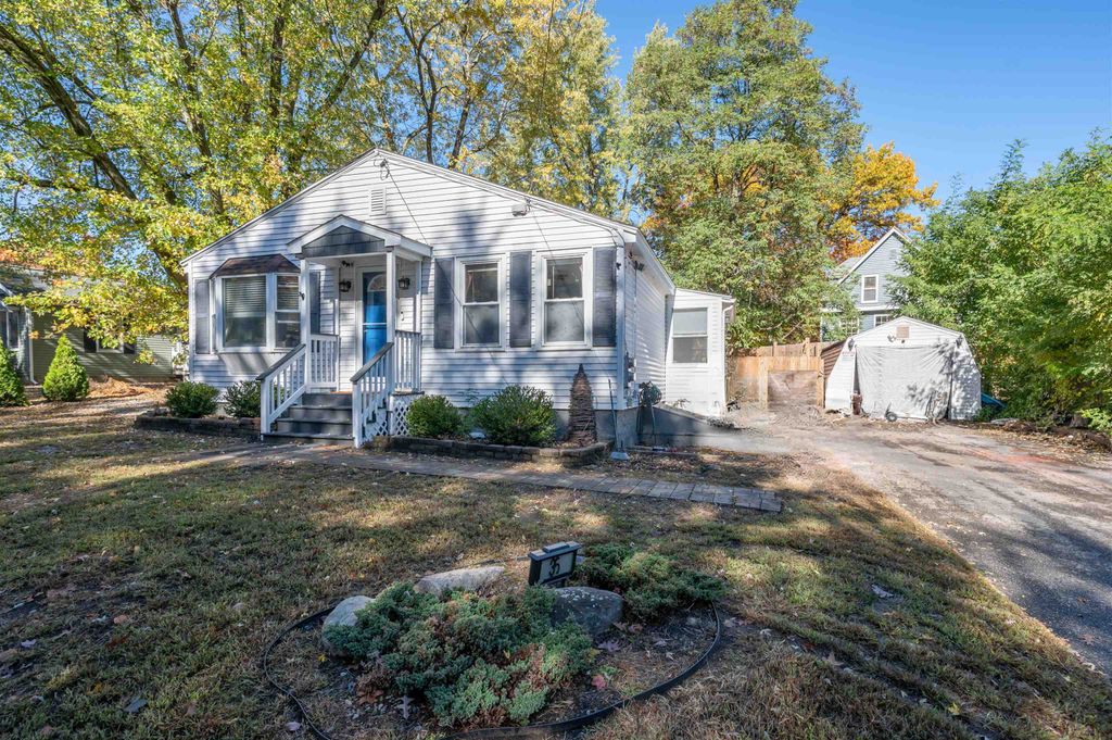 Photo of 35 W Mitchell Street, Manchester, NH 03103 (MLS # 5067103)