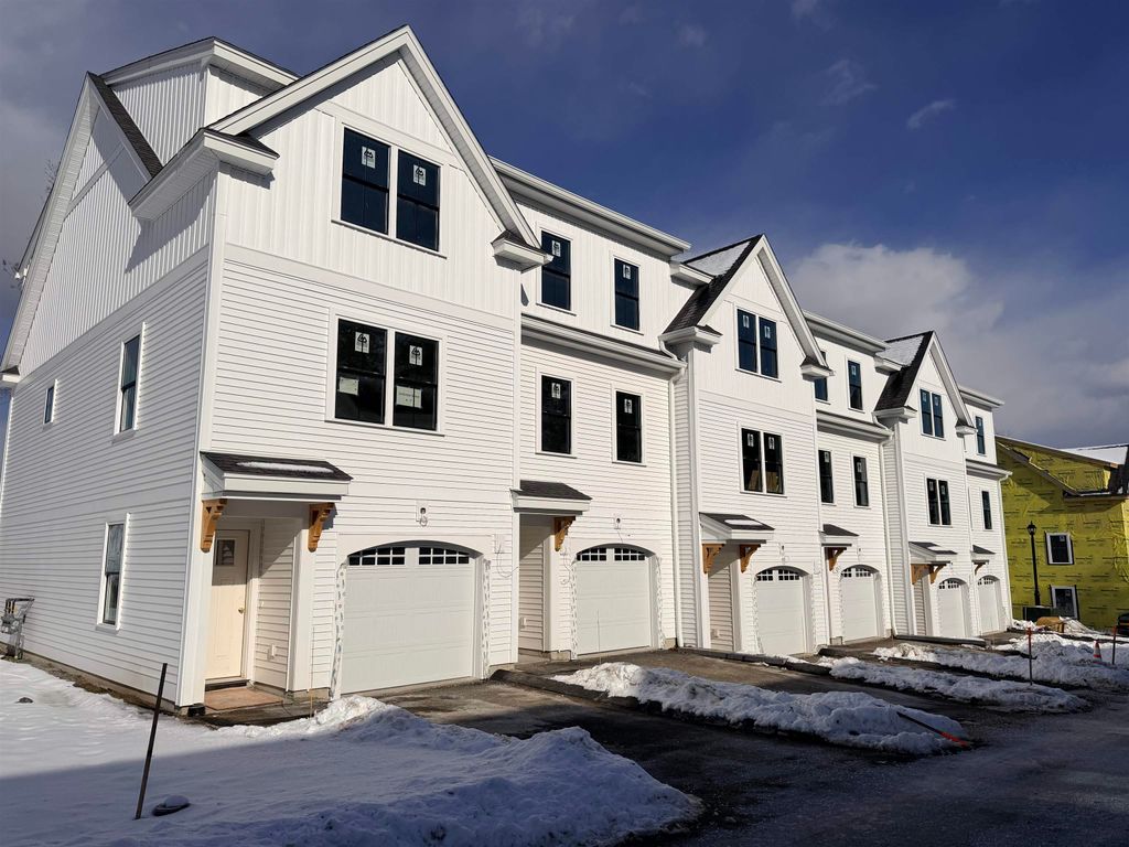 Photo of 23 Birdie Grove #F, Rochester, NH 03839 (MLS # 5083184)
