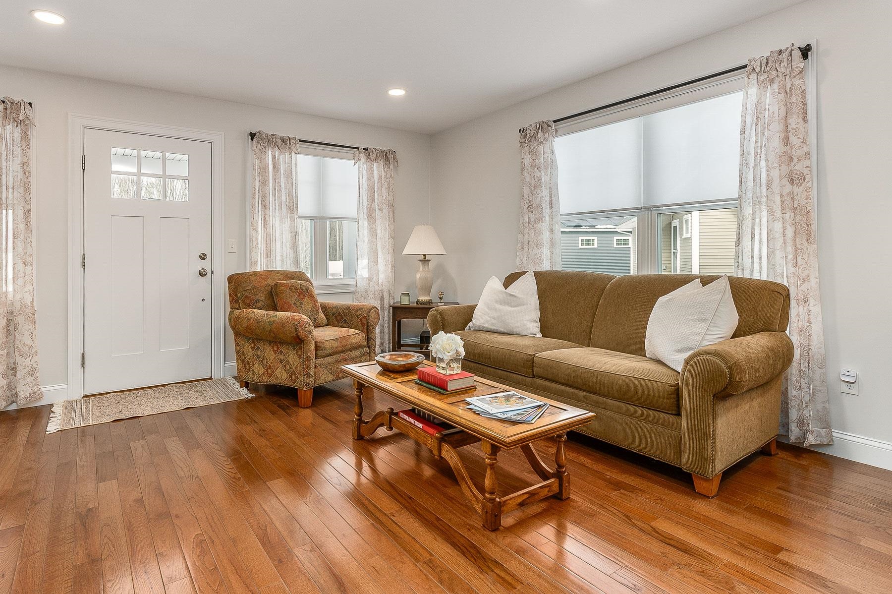 Dover, New Hampshire 03820, United States, 2 Bedrooms Bedrooms, ,2 BathroomsBathrooms,Residential,Pending,18172