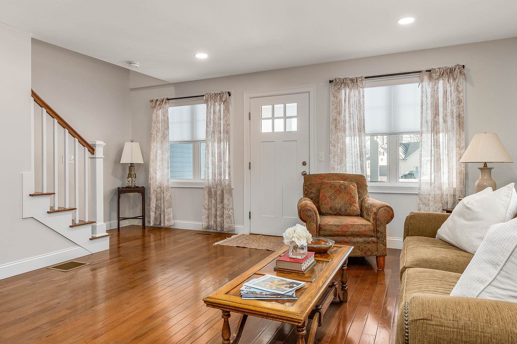 Dover, New Hampshire 03820, United States, 2 Bedrooms Bedrooms, ,2 BathroomsBathrooms,Residential,Pending,18172