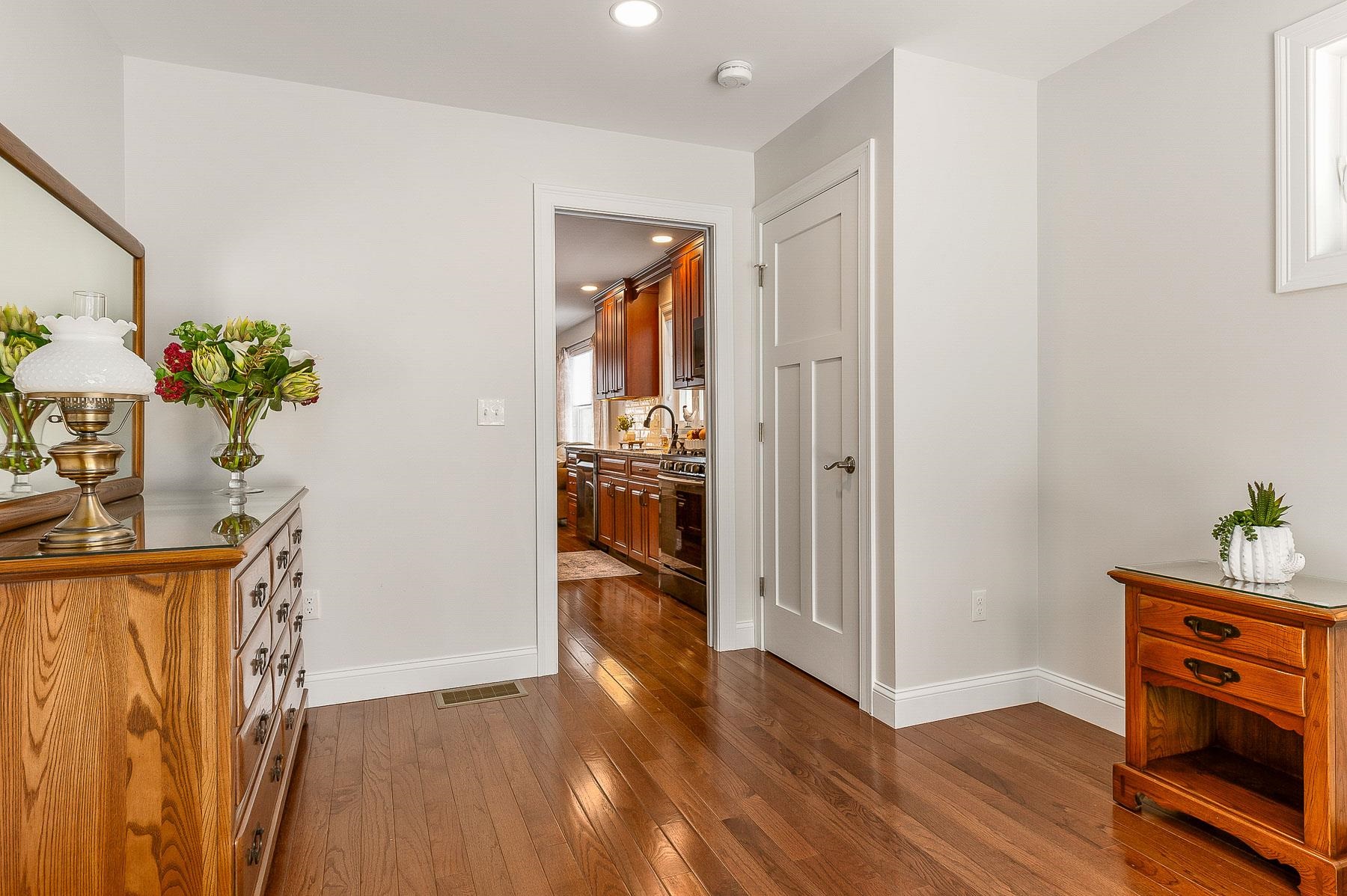 Dover, New Hampshire 03820, United States, 2 Bedrooms Bedrooms, ,2 BathroomsBathrooms,Residential,Pending,18172