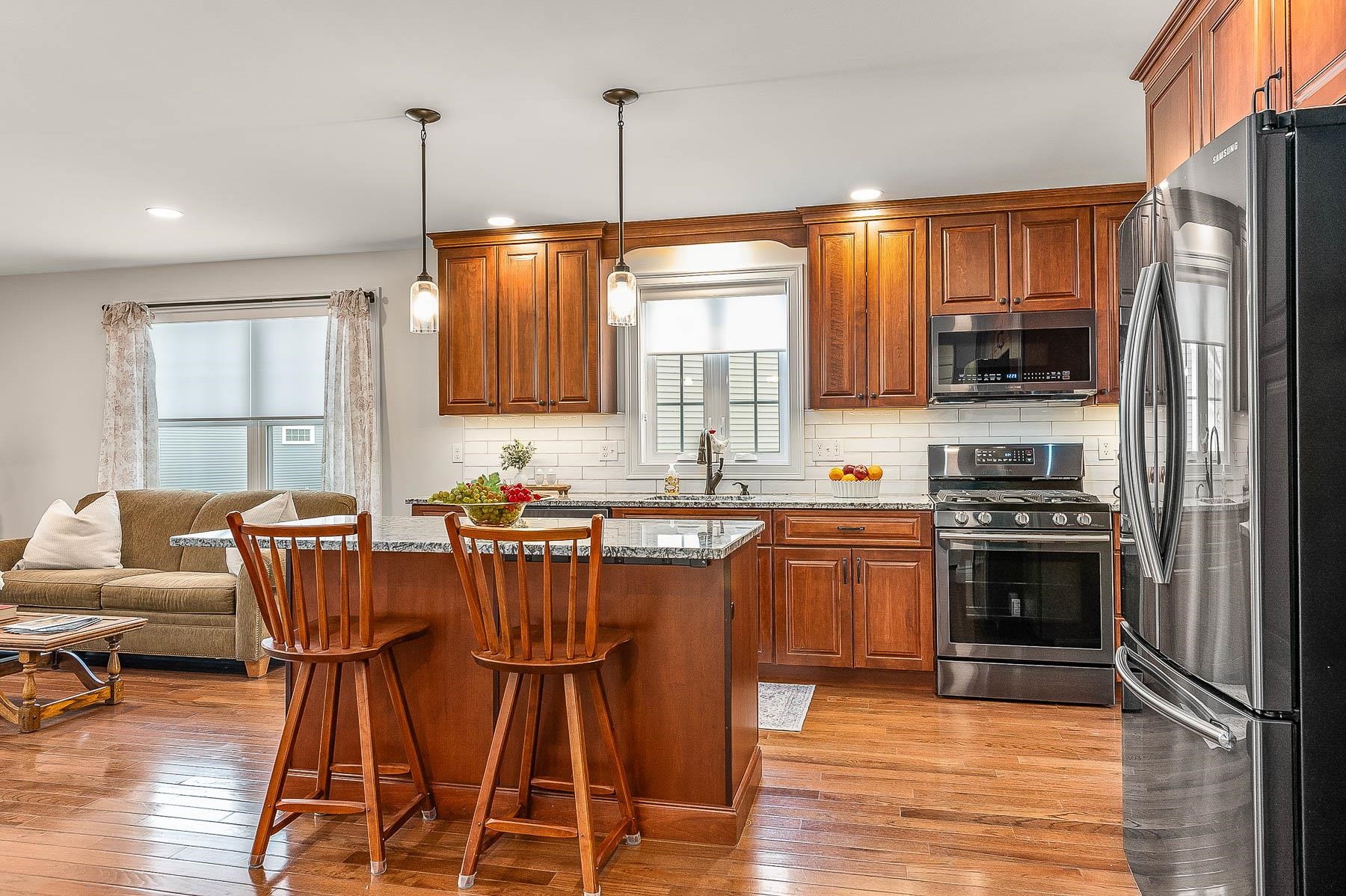 Dover, New Hampshire 03820, United States, 2 Bedrooms Bedrooms, ,2 BathroomsBathrooms,Residential,Pending,18172