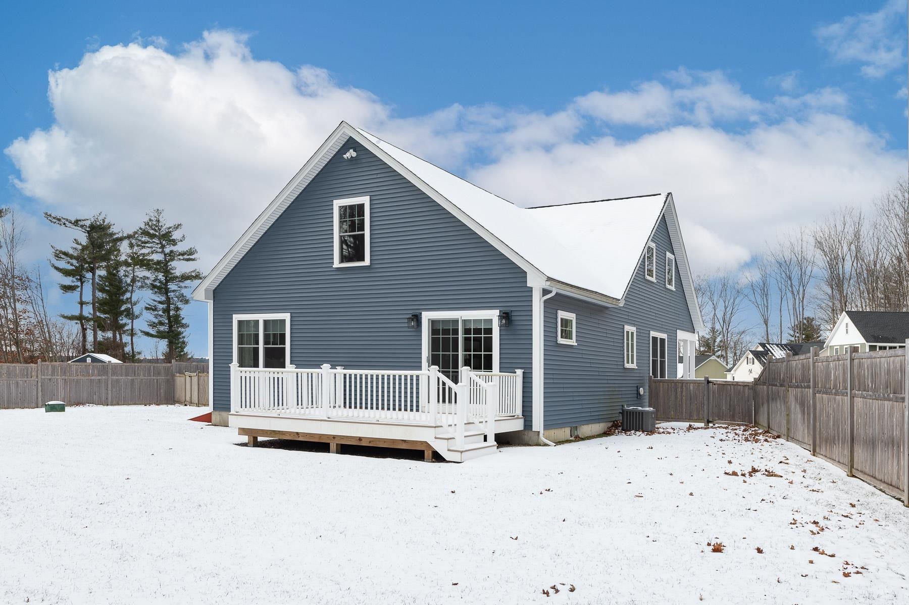 Dover, New Hampshire 03820, United States, 2 Bedrooms Bedrooms, ,2 BathroomsBathrooms,Residential,Pending,18172