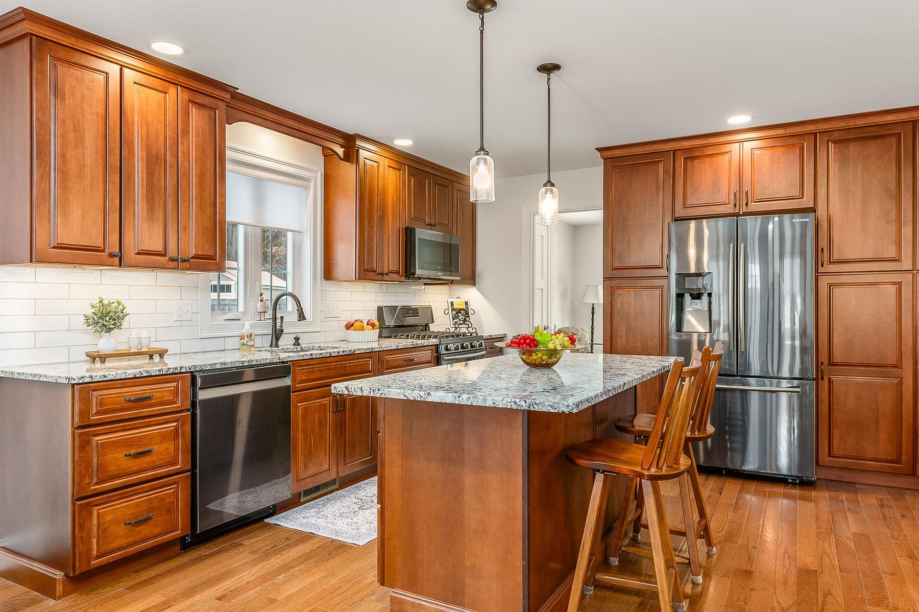 Dover, New Hampshire 03820, United States, 2 Bedrooms Bedrooms, ,2 BathroomsBathrooms,Residential,Pending,18172