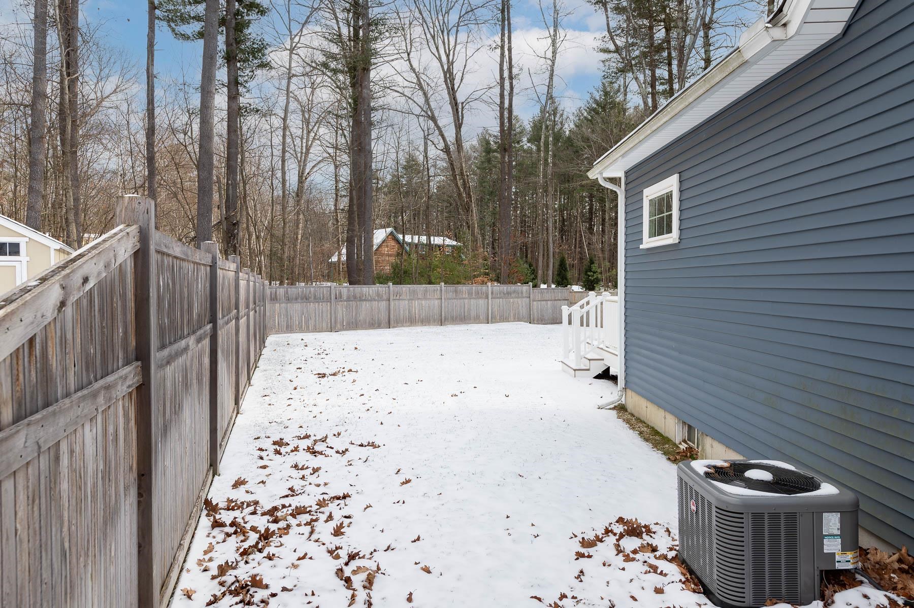 Dover, New Hampshire 03820, United States, 2 Bedrooms Bedrooms, ,2 BathroomsBathrooms,Residential,Pending,18172