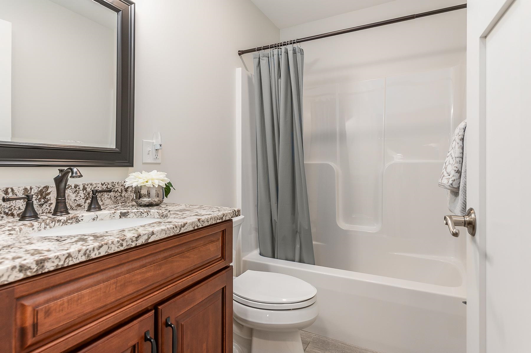 Dover, New Hampshire 03820, United States, 2 Bedrooms Bedrooms, ,2 BathroomsBathrooms,Residential,Pending,18172