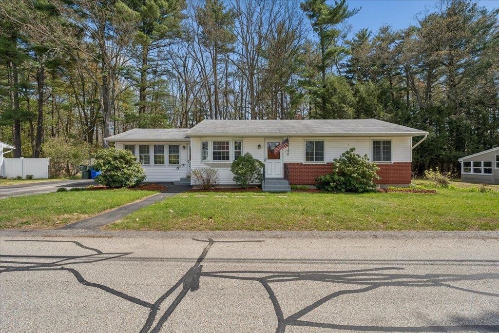 Photo of 165 Kenberma Street, Manchester, NH 03103 (MLS # 5087464)