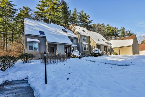 Photo of 24 Suffolk Court, Bedford, NH 03110 (MLS # 5071782)