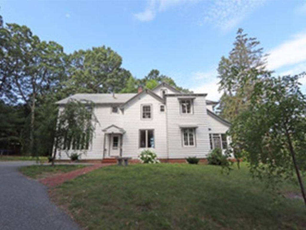Photo of 63 Taylor Street, Nashua, NH 03060 (MLS # 5065176)