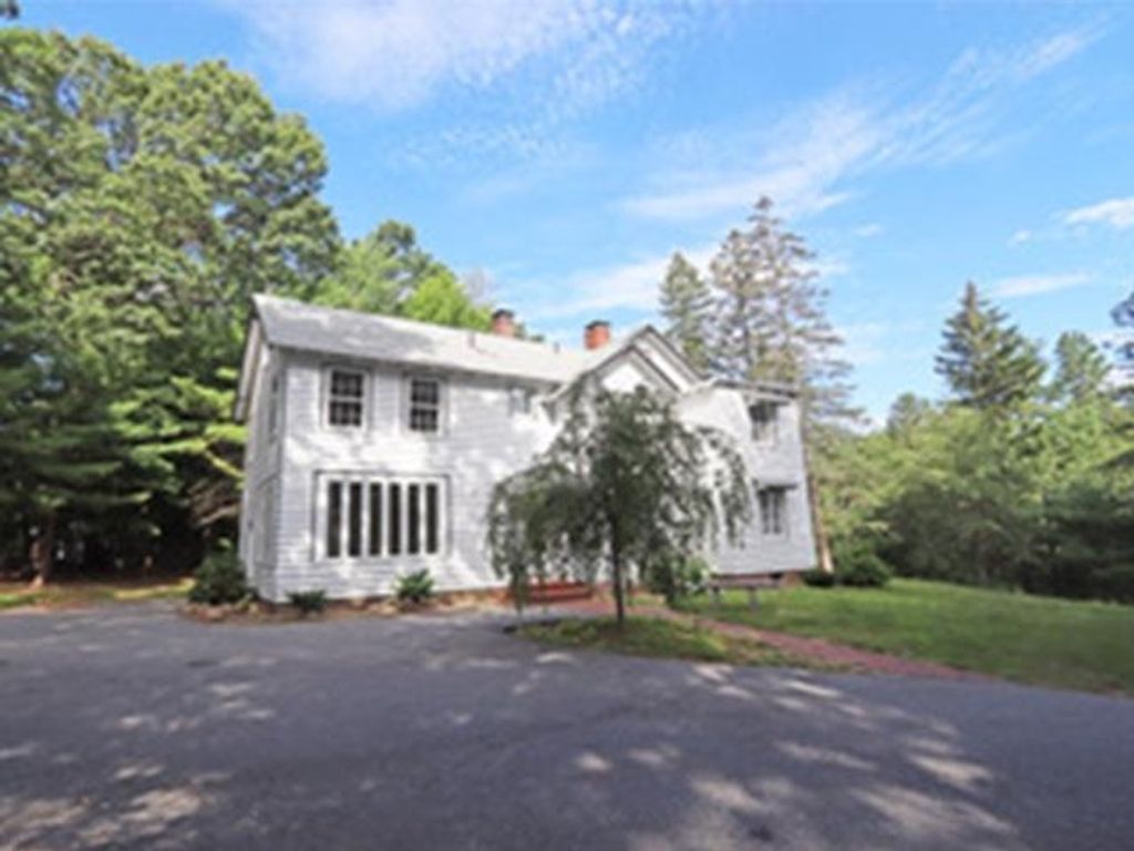 Photo of 63 Taylor Street, Nashua, NH 03060 (MLS # 5065176)