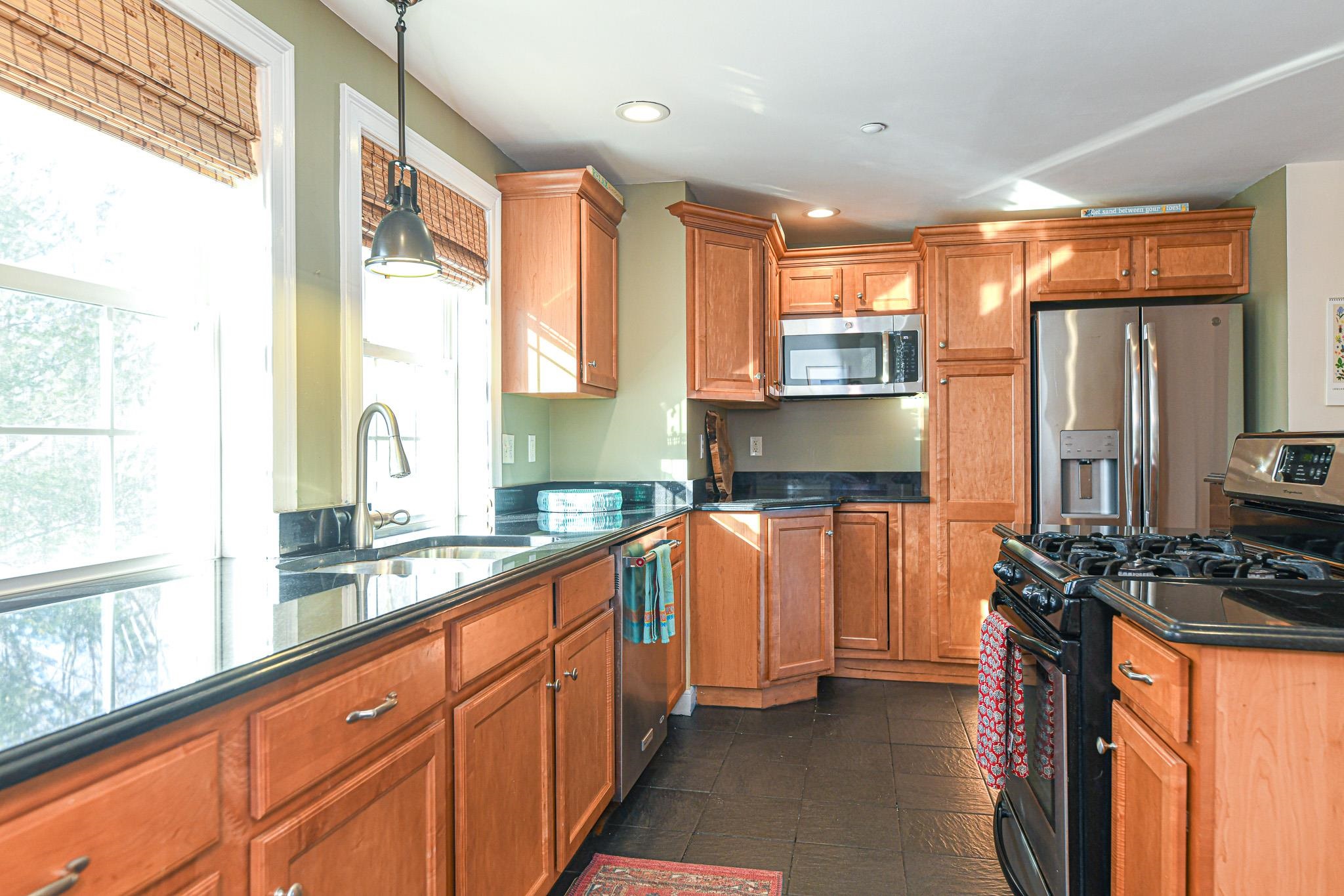 Hampton, New Hampshire 03842, United States, 2 Bedrooms Bedrooms, ,3 BathroomsBathrooms,Residential,Pending,12384