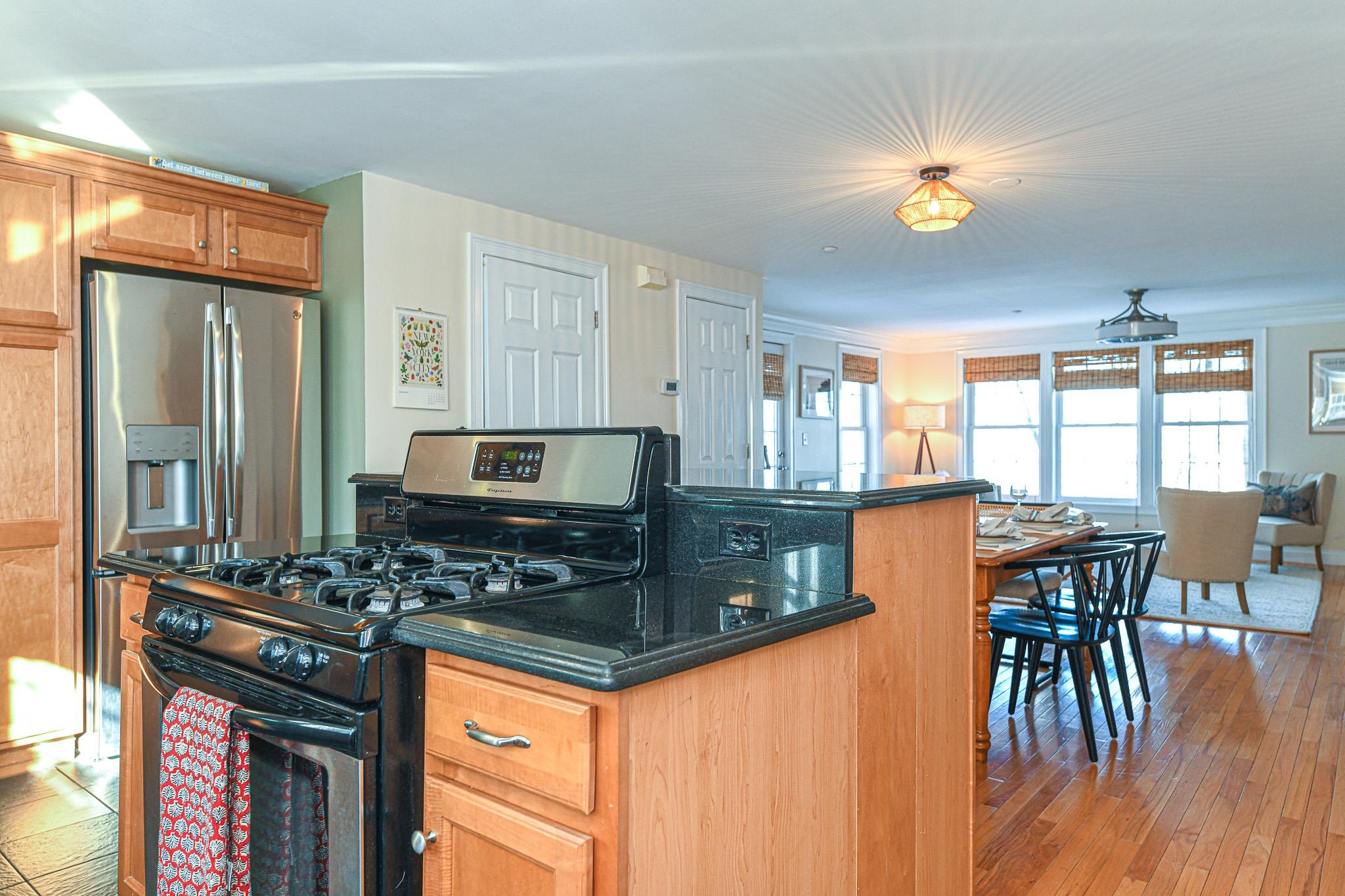 Hampton, New Hampshire 03842, United States, 2 Bedrooms Bedrooms, ,3 BathroomsBathrooms,Residential,Pending,12384