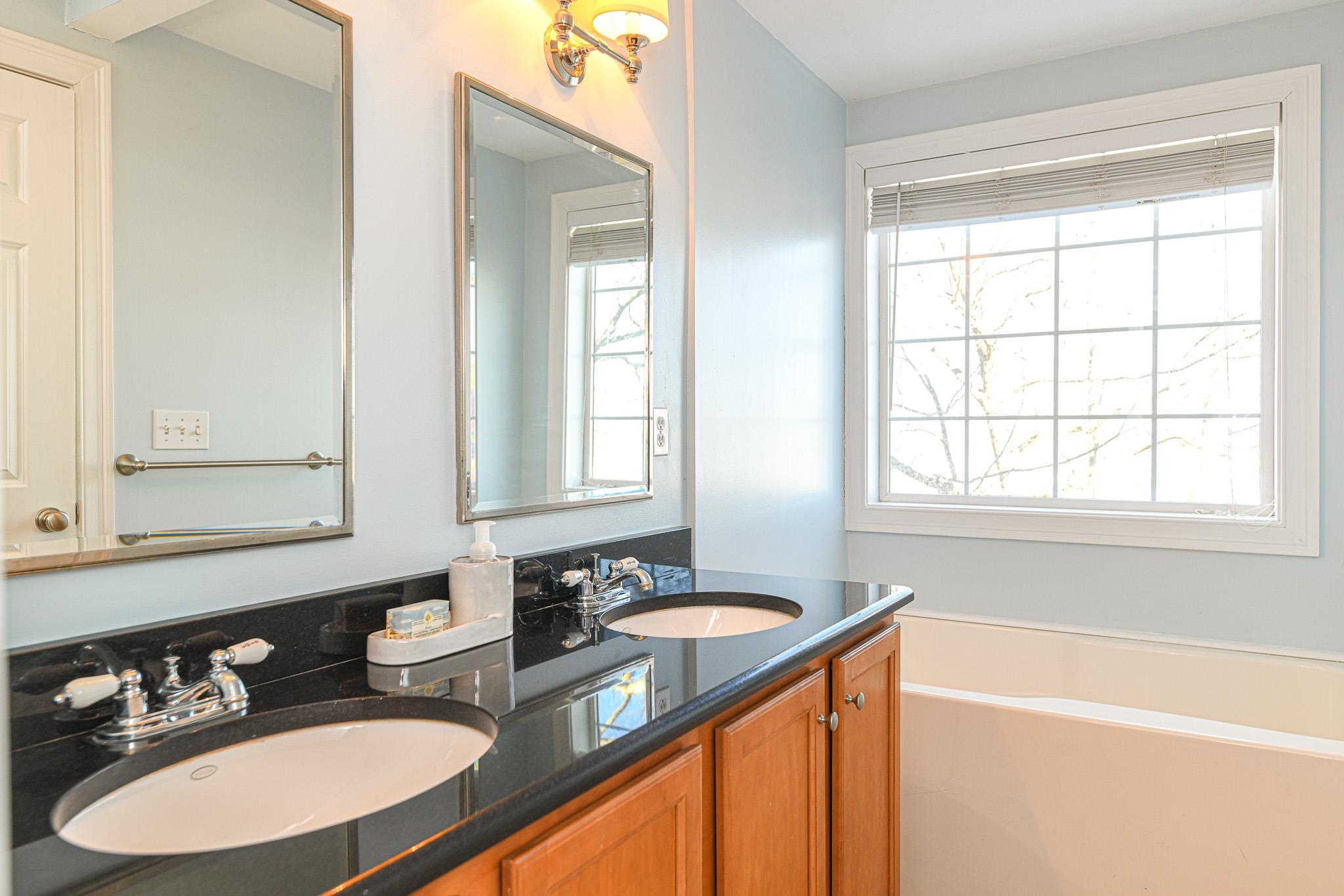 Hampton, New Hampshire 03842, United States, 2 Bedrooms Bedrooms, ,3 BathroomsBathrooms,Residential,Pending,12384