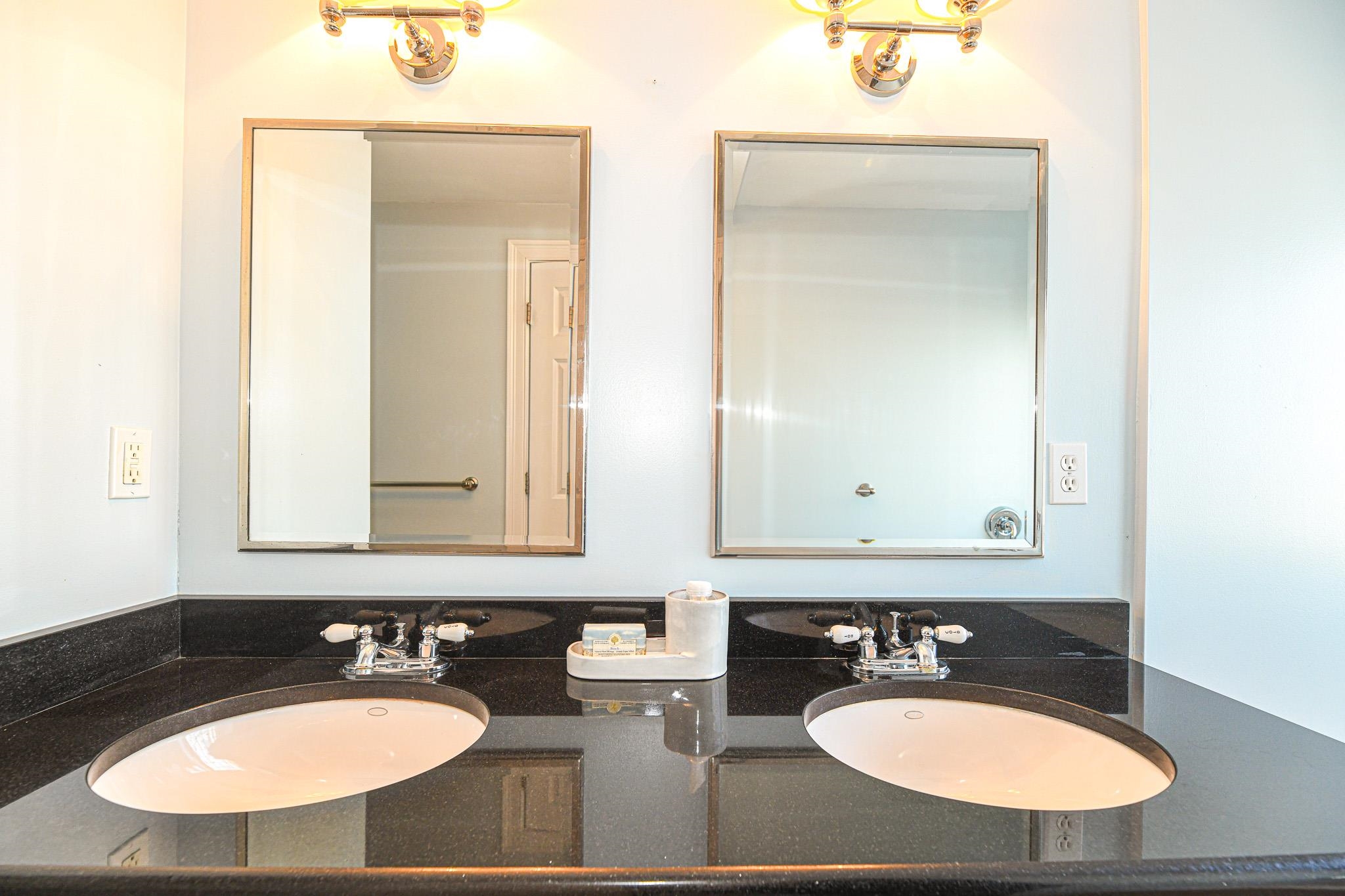 Hampton, New Hampshire 03842, United States, 2 Bedrooms Bedrooms, ,3 BathroomsBathrooms,Residential,Pending,12384