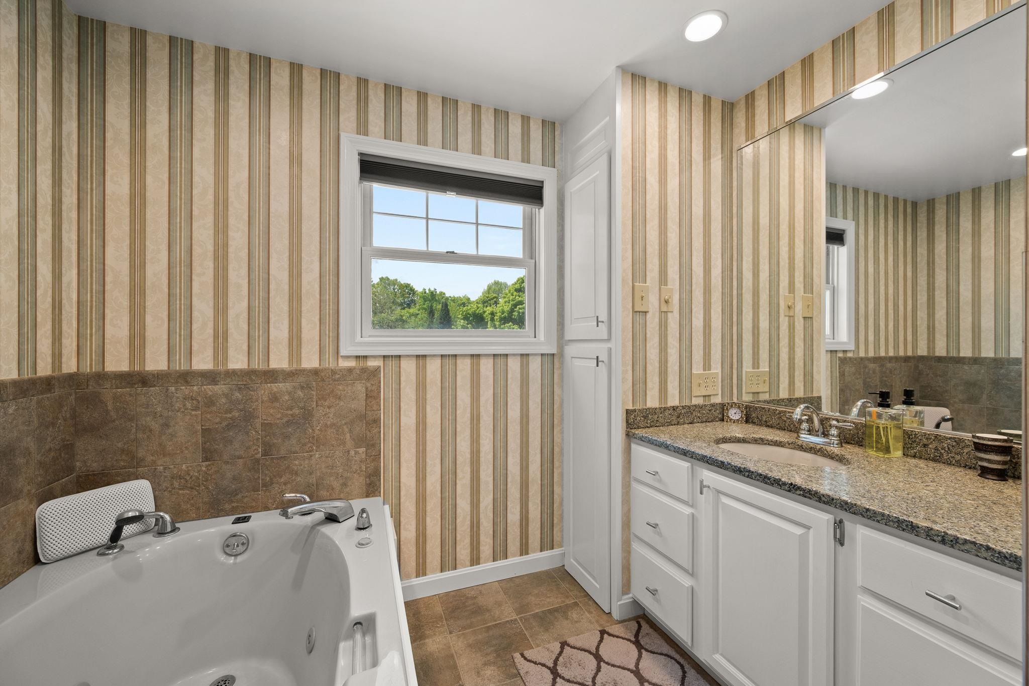 Barre Town, Vermont 05641, United States, 4 Bedrooms Bedrooms, ,5 BathroomsBathrooms,Residential,Pending,141731