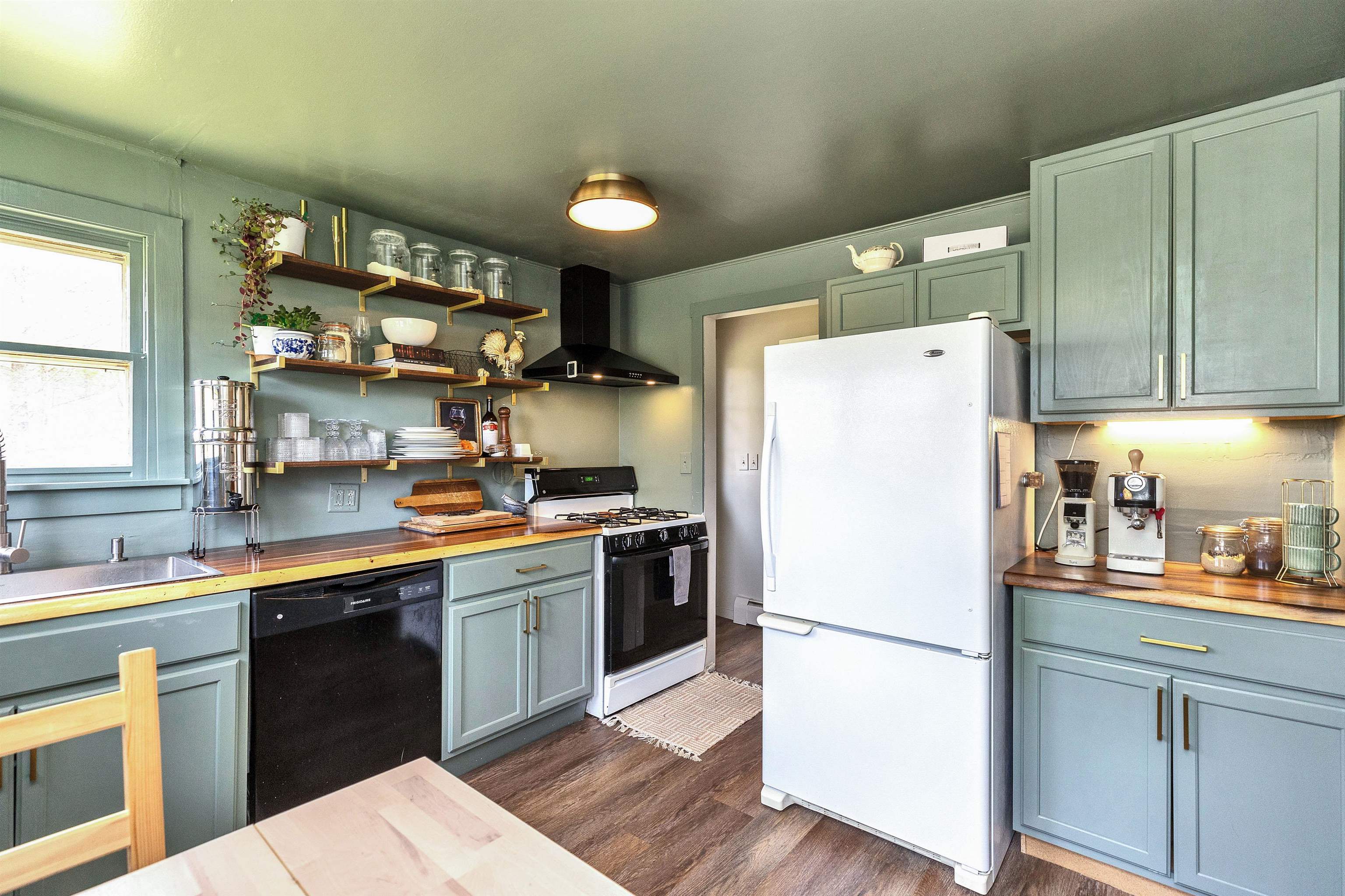 1720b Franklin Pierce Highway