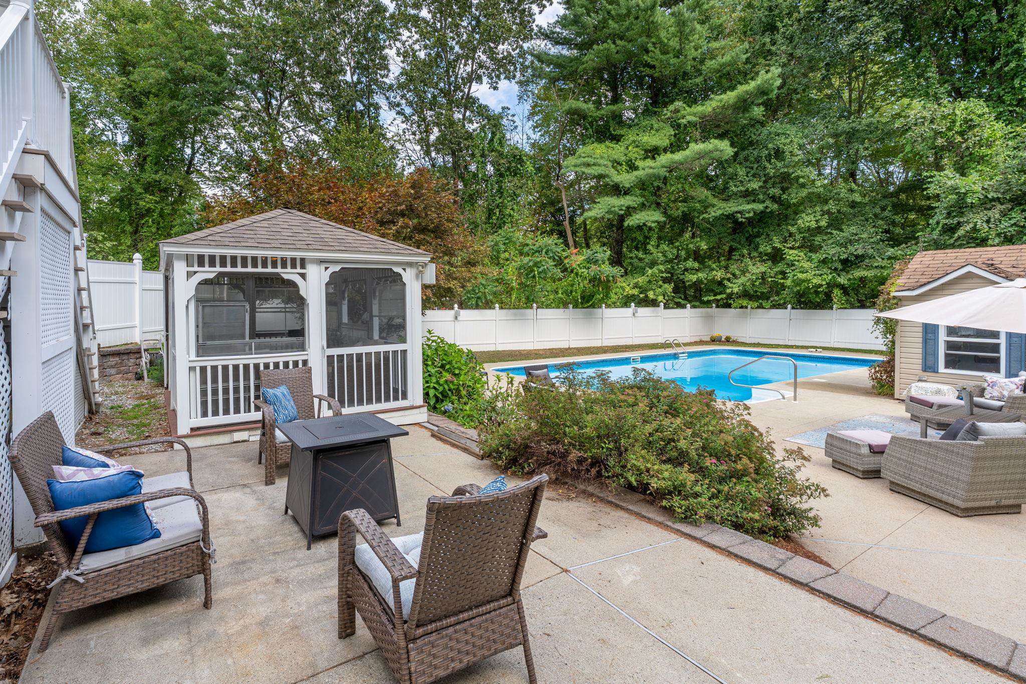 2 Maple Avenue