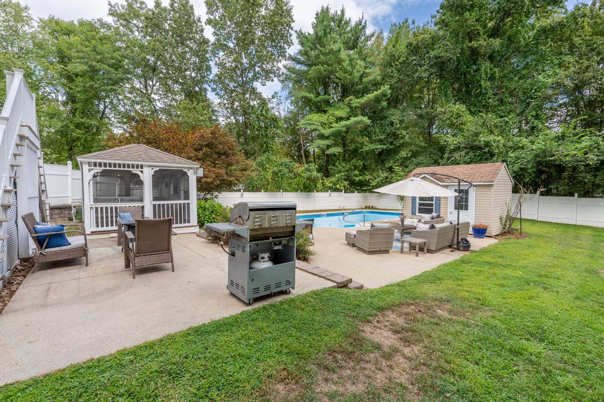 2 Maple Avenue