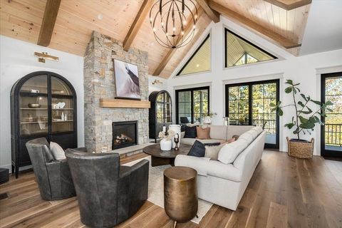 63 Commanders Helm Laconia NH 03246